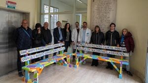 La lotta contro il bullismo passa anche dalle panchine