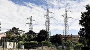 Modifiche alla viabilità e divieti,  per i tralicci “chiude” la tangenziale