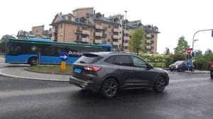 A Melegnano fanno la rotonda ma lasciano il semaforo