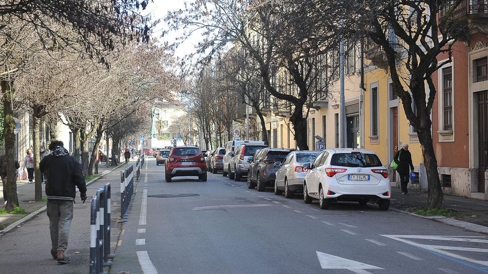 Lodi: 23enne reagisce alla rapina in strada e finisce all’ospedale
