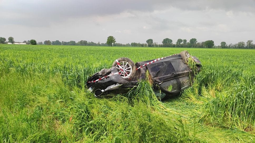 Si ribalta nei campi tra Secugnago e Turano, una 27enne trasportata in codice giallo al Niguarda