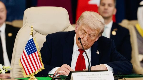 TRUMP CONTRO IL PAPA «Lo Spirito Santo ha deciso di dare uno sguardo al di fuori»