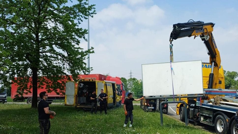 A Melegnano scatta la stretta sui cartelloni pubblicitari illegali
