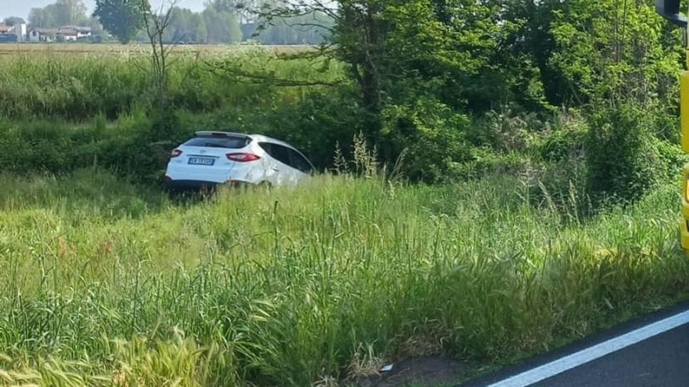 Finisce fuori strada tra San Martino e Massalengo, due bambini piccoli tra i feriti