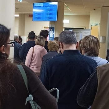 Ospedale, altri due giorni di  passione al cup di Lodi con code e proteste