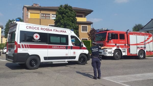 Schianto tra un suv e un pullman con 20 persone a bordo tra Melegnano e Riozzo, tre le persone ferite