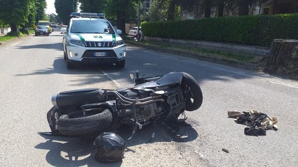 Ancora uno schianto fra Melegnano e Riozzo, a terra un 23enne in scooter 