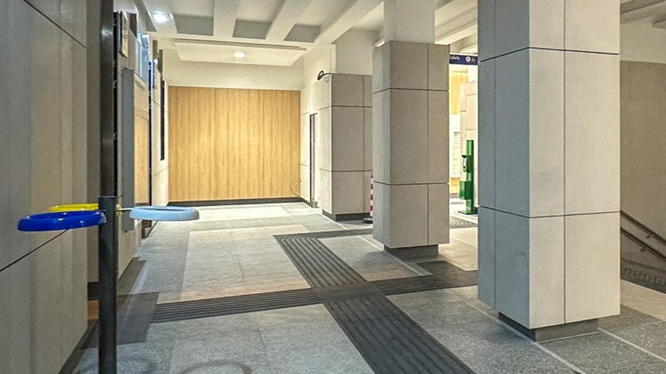 La biglietteria della stazione resta un miraggio: niente aperture nel mese di aprile