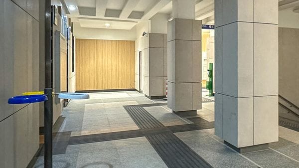 La biglietteria della stazione resta un miraggio: niente aperture nel mese di aprile