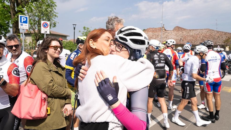Anche la mamma tra i 213 cicloamatori che hanno ricordato Michele Negri