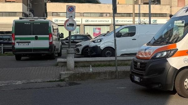 Investe un ciclista e scappa 
