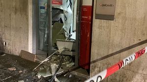 Filmati i giovani che a Casale hanno preso il denaro lasciato dagli scassinatori