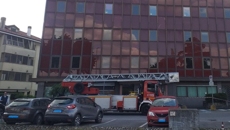 Melegnano: l’ex Ila Pedretti perde i pezzi, vigili del fuoco in azione