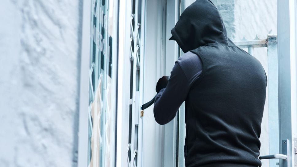 Colpo al dispensario farmaceutico della Motta Vigana: blitz da un minuto per un bottino da 300 euro 