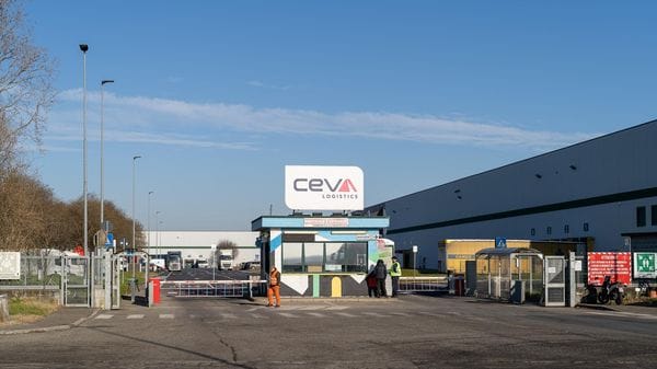 Incidente sul lavoro alla Ceva, un 43enne colpito alla testa