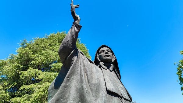 Papa Leone XIV a Sant’Angelo, un dono speciale da Santa Cabrini VIDEO
