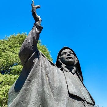 Papa Leone XIV a Sant’Angelo, un dono speciale da Santa Cabrini VIDEO