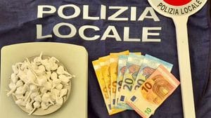 La droga e i contanti sequestrati (Cuti)