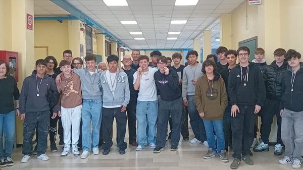 La passione per gli scacchi unisce i giovani studenti