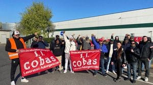 Sciopero davanti ai cancelli della logistica Alba di Casale: «Sindacalisti sospesi dopo una raccolta firme» VIDEO