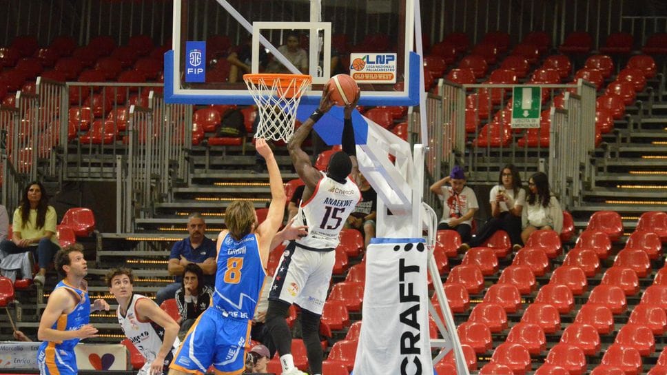 BASKET L’Assigeco parte forte ma la spunta Agrigento: la stagione è già finita