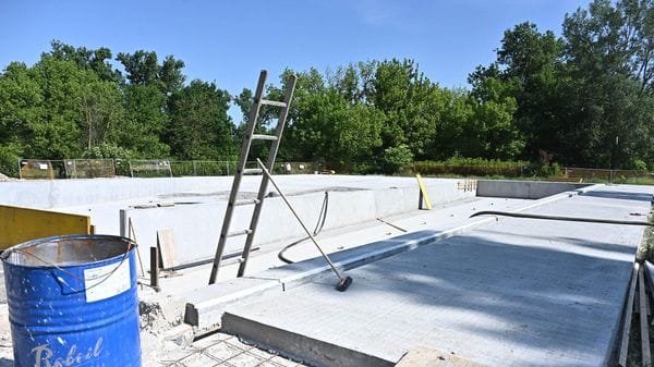 I lavori al Belgiardino procedono secondo i piani, il Broletto assicura che a giugno la piscina sarà aperta