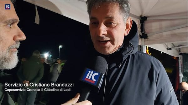 Alla luce delle fiaccole, il dolore di un lavoratore Airpack