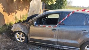 Auto a fuoco nel parcheggio dell’Impero, discoteca evacuata nella notte