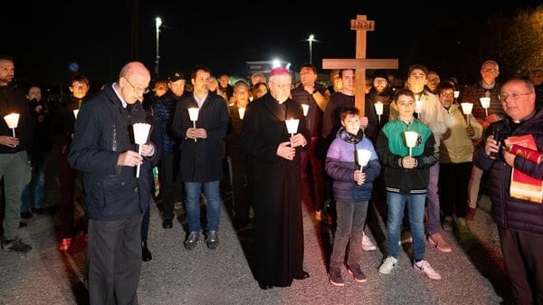 Crisi Airpack,  a Ossago la vicinanza del vescovo e della comunità VIDEO 