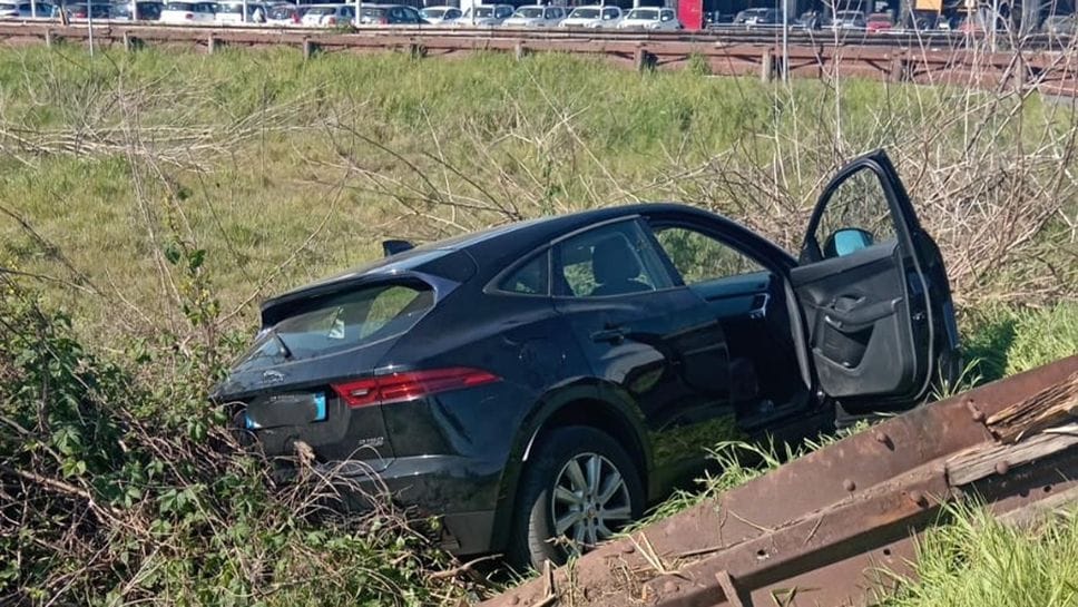 Lodi, in fuga dopo lo schianto in tangenziale con una Jaguar