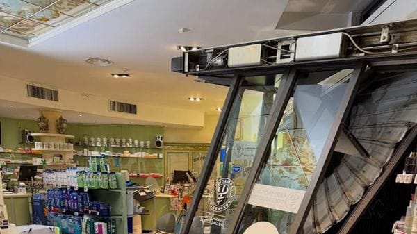  PANTIGLIATE  In stato di alterazione sfonda l’ingresso della farmacia Rinaldi con la macchina 