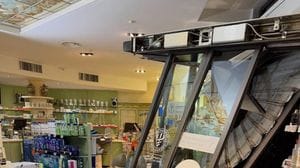  PANTIGLIATE  In stato di alterazione sfonda l’ingresso della farmacia Rinaldi con la macchina 