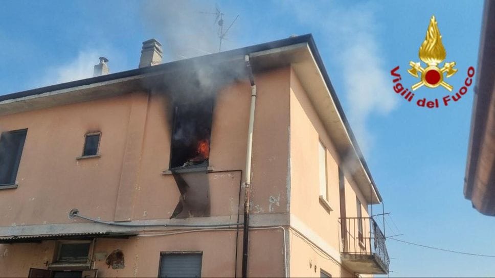 Fiammata in cucina, divampa un incendio in una casa di Castiglione