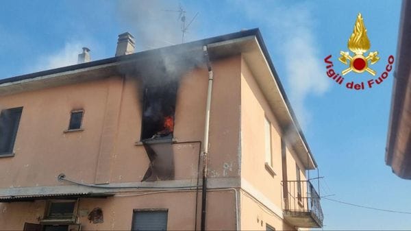 Fiammata in cucina, divampa un incendio in una casa di Castiglione