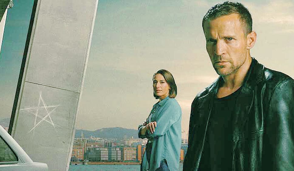 Siamo serial, Detective Hole