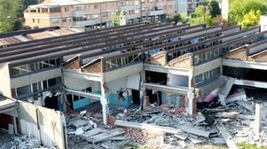 A Lodi si demolisce la storica sede della scuola superiore Einaudi
