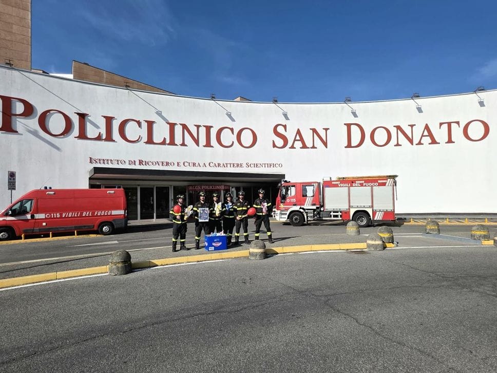 Al Policlinico di San Donato gli auguri dei vigili del fuoco di Peschiera