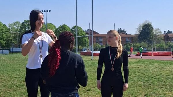 Kelly Ann Doualla premia la ”top 3” della Terza Categoria: prima Melissa Ecrabe