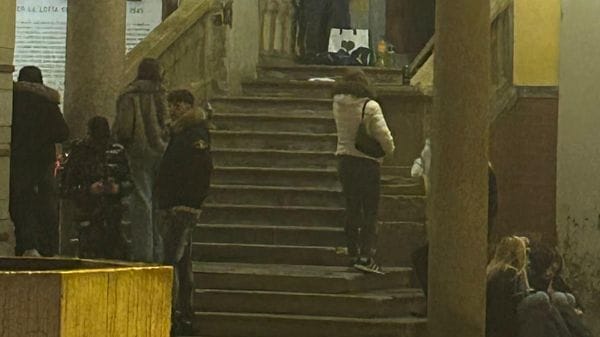 «Atti osceni alle 10 di sera sullo scalone del Broletto»