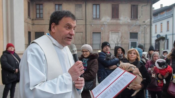 IL VIDEO Don Luca Violoni lascia la comunità di San Giuliano dopo 12 anni: da settembre sarà parroco a Seregno