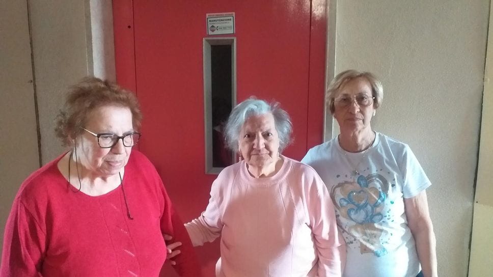 «Siamo prigionieri in casa nostra, ascensore rotto da dieci giorni»