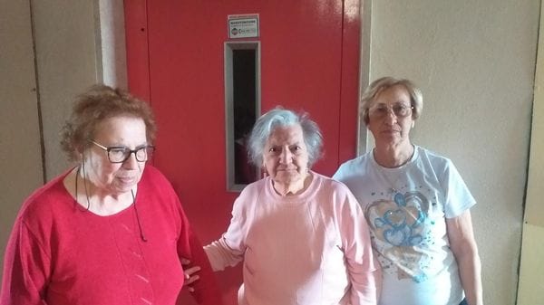 «Siamo prigionieri in casa nostra, ascensore rotto da dieci giorni»