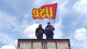 Arriva il prefetto, sospesa la protesta dei corrieri alla Gls di Sordio 