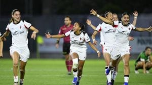 La festa della lodigiana Angelica Montaperto per lo scudetto con la maglia del Milan