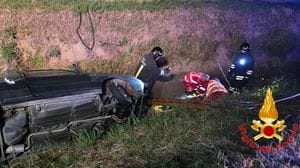 Maleo, incastrato nel fosso con la Fiat Uno
