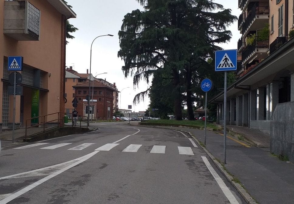 A Melegnano torna in azione la banda dello spray, 73enne derubata della catenina d’oro in pieno centro