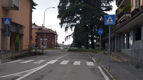 A Melegnano torna in azione la banda dello spray, 73enne derubata della catenina d’oro in pieno centro