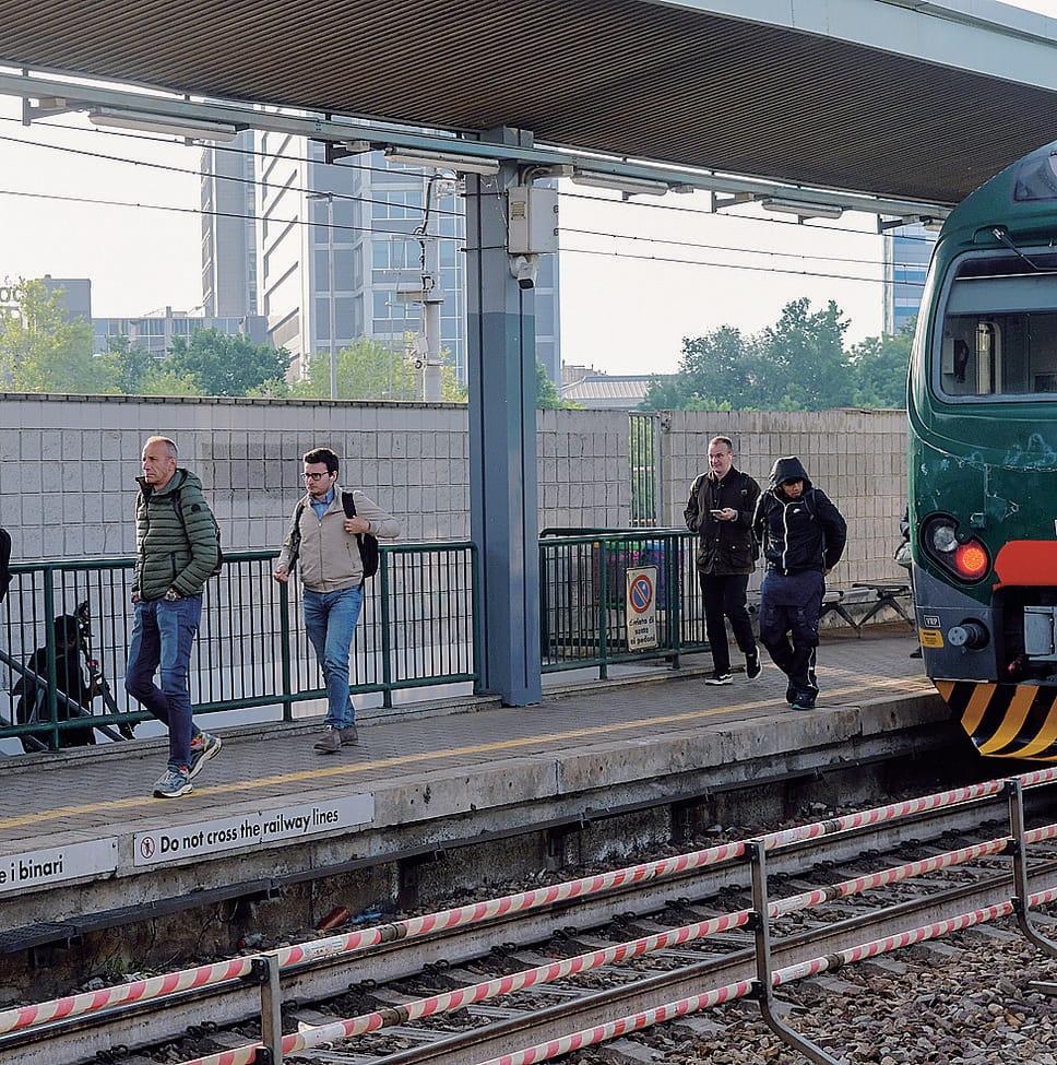 Degrado e insicurezza, in viaggio con i pendolari tra San Donato e Rogoredo
