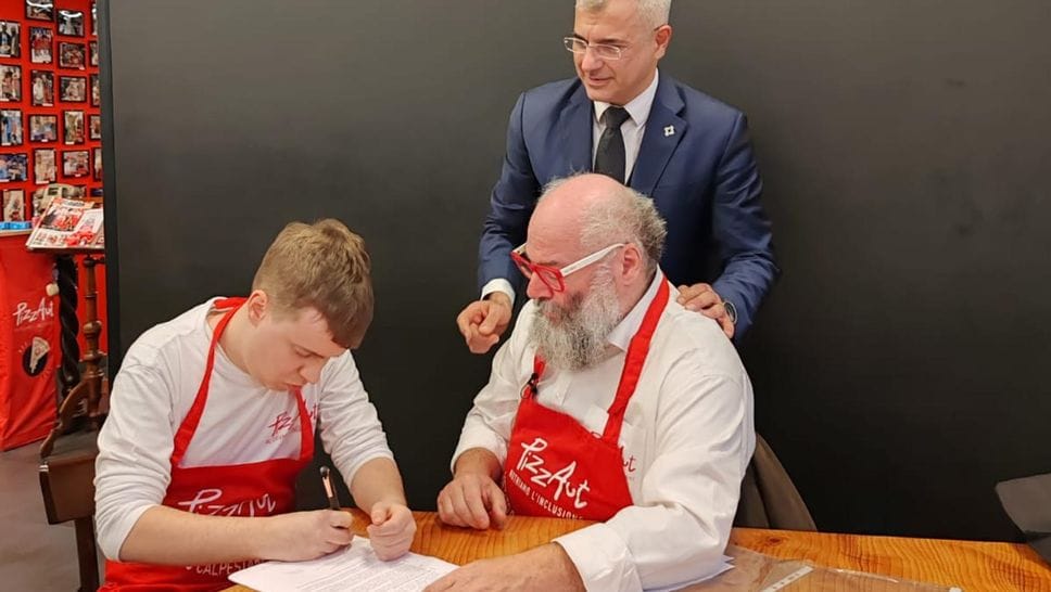 La magica favola di Giacomo Rovati, firmato il contratto da PizzAut