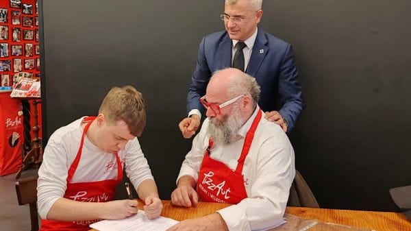 La magica favola di Giacomo Rovati, firmato il contratto da PizzAut